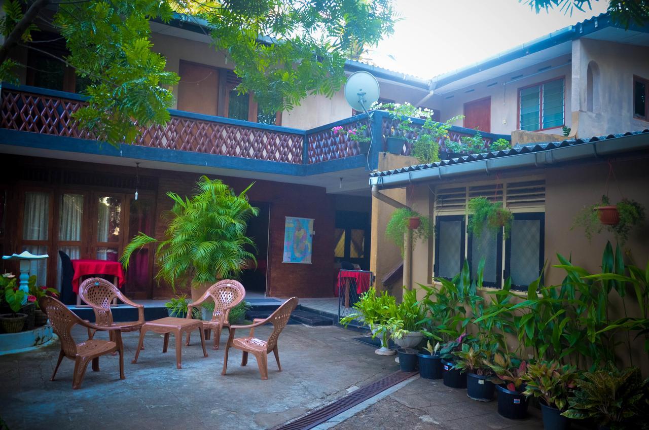Lake View The Tourist Guest House Anuradhapura Exterior photo