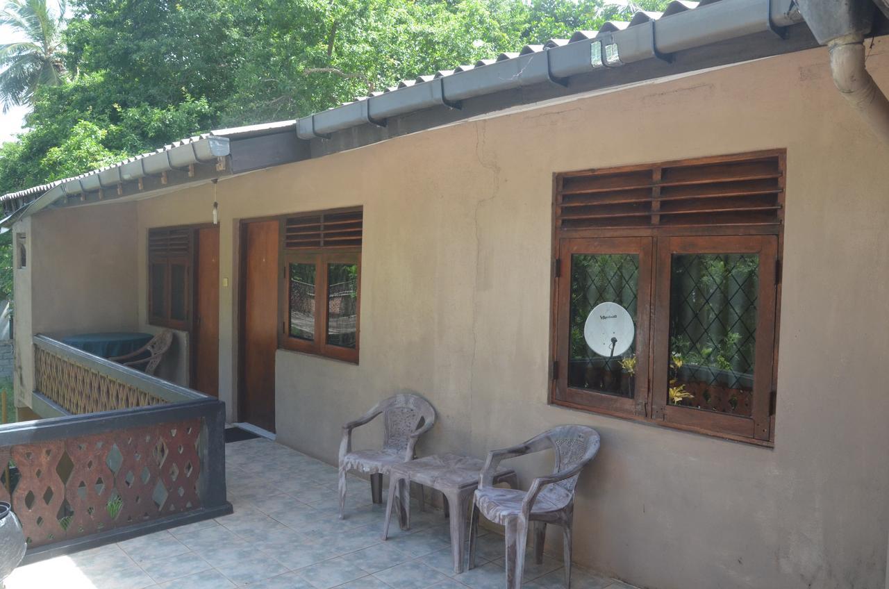 Lake View The Tourist Guest House Anuradhapura Exterior photo