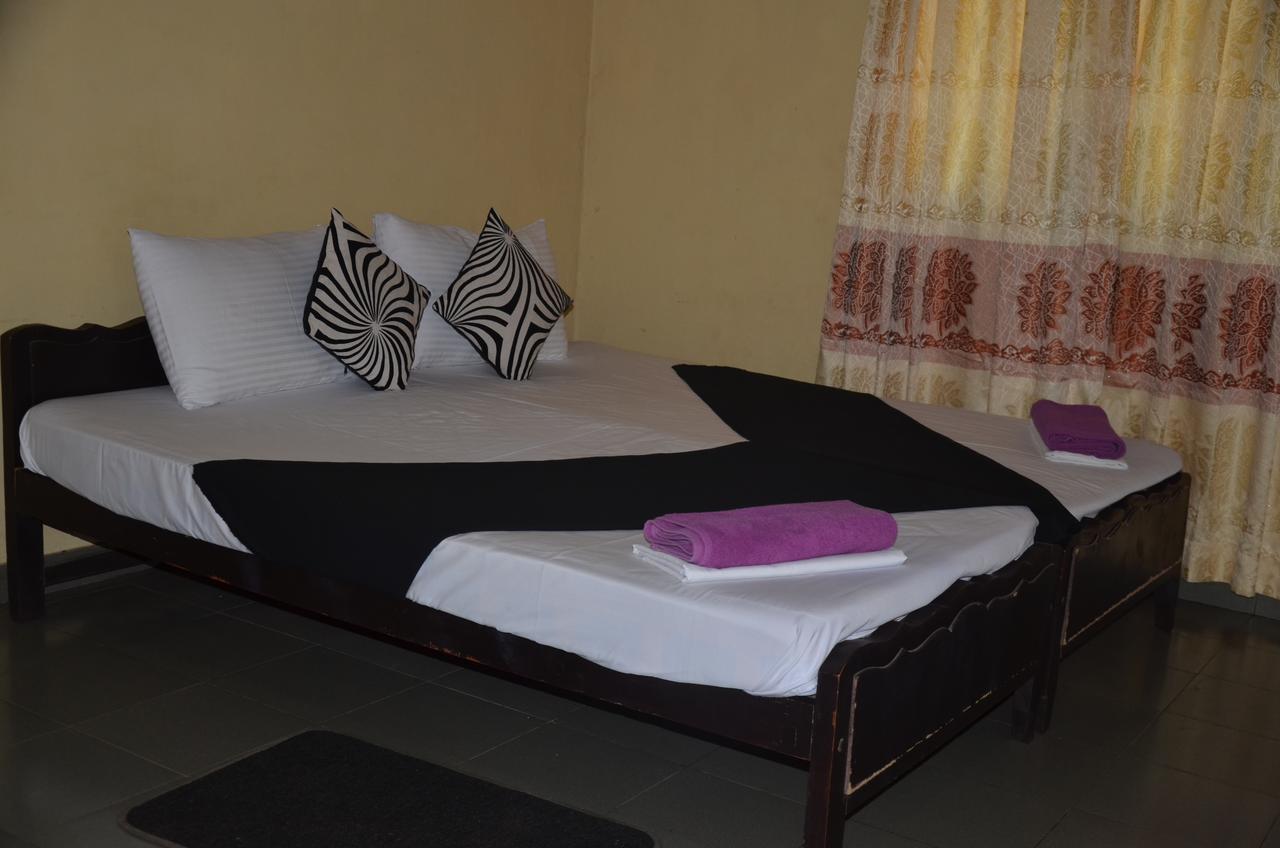 Lake View The Tourist Guest House Anuradhapura Exterior photo